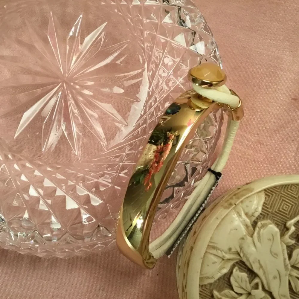 NWT The Limited Brand Goldtone Button Bracelet